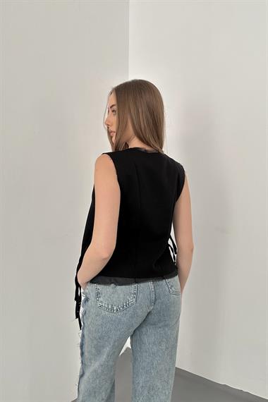 Siyah Yanları Bağcıklı Yelek