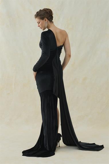 Siyah Tek Omuz Detaylı Kadife Elbise