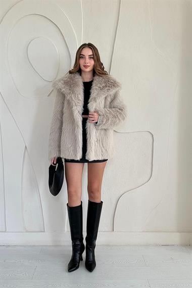 Bej Vatkalı Kürklü Manto