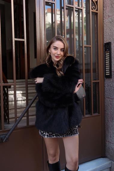 Siyah Vatkalı Kürklü Manto