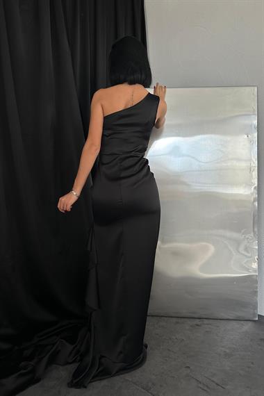 Siyah Volanlı Saten Abiye