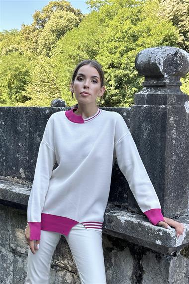 Fuşya Yaka ve Manşet Garnili Triko Kazak