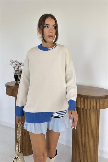 Mavi Yaka ve Manşet Garnili Triko Kazak