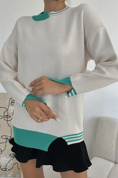 Yeşil Yaka ve Manşet Garnili Triko Kazak