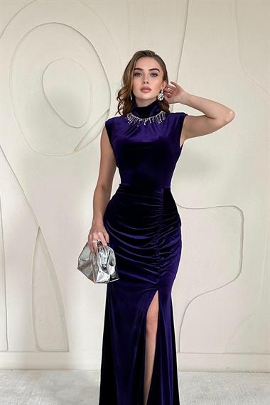 Yakası Taşlı Büzgülü Elbise