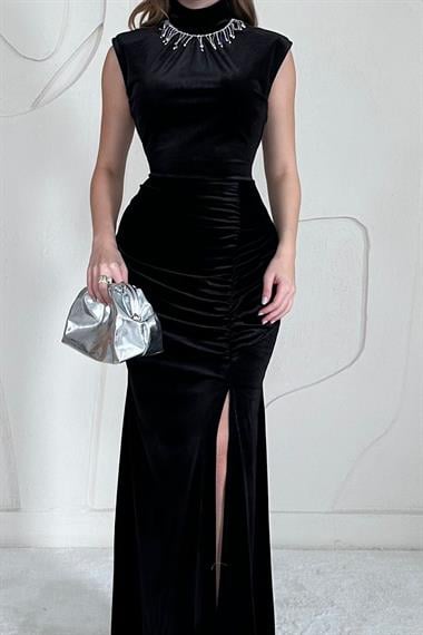 Yakası Taşlı Büzgülü Elbise