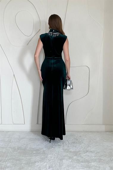 Yakası Taşlı Büzgülü Elbise