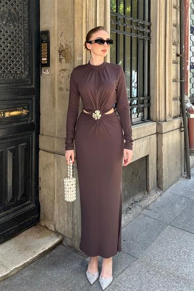 Kahverengi Yarım Boğazlı Yırtmaçlı Elbise