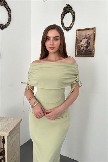 Yeşil Yaka Detaylı Midi Elbise