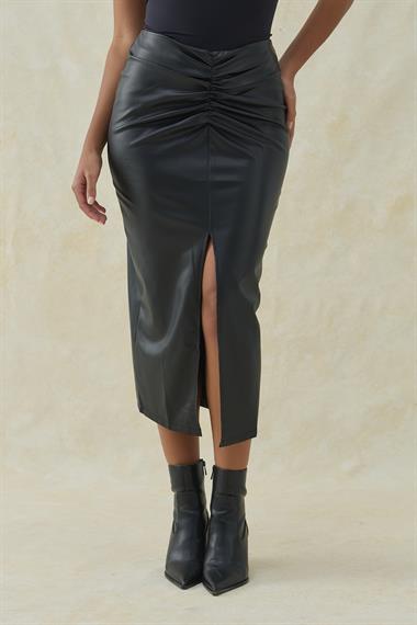 Yırtmaç Detaylı Suni Deri Etek