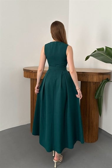 Zümrüt Halter Yaka Kloş Elbise