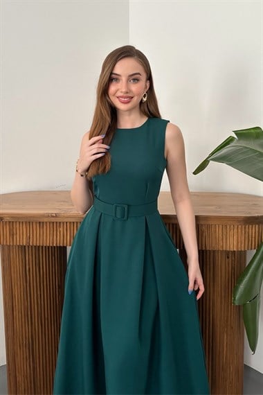 Zümrüt Halter Yaka Kloş Elbise