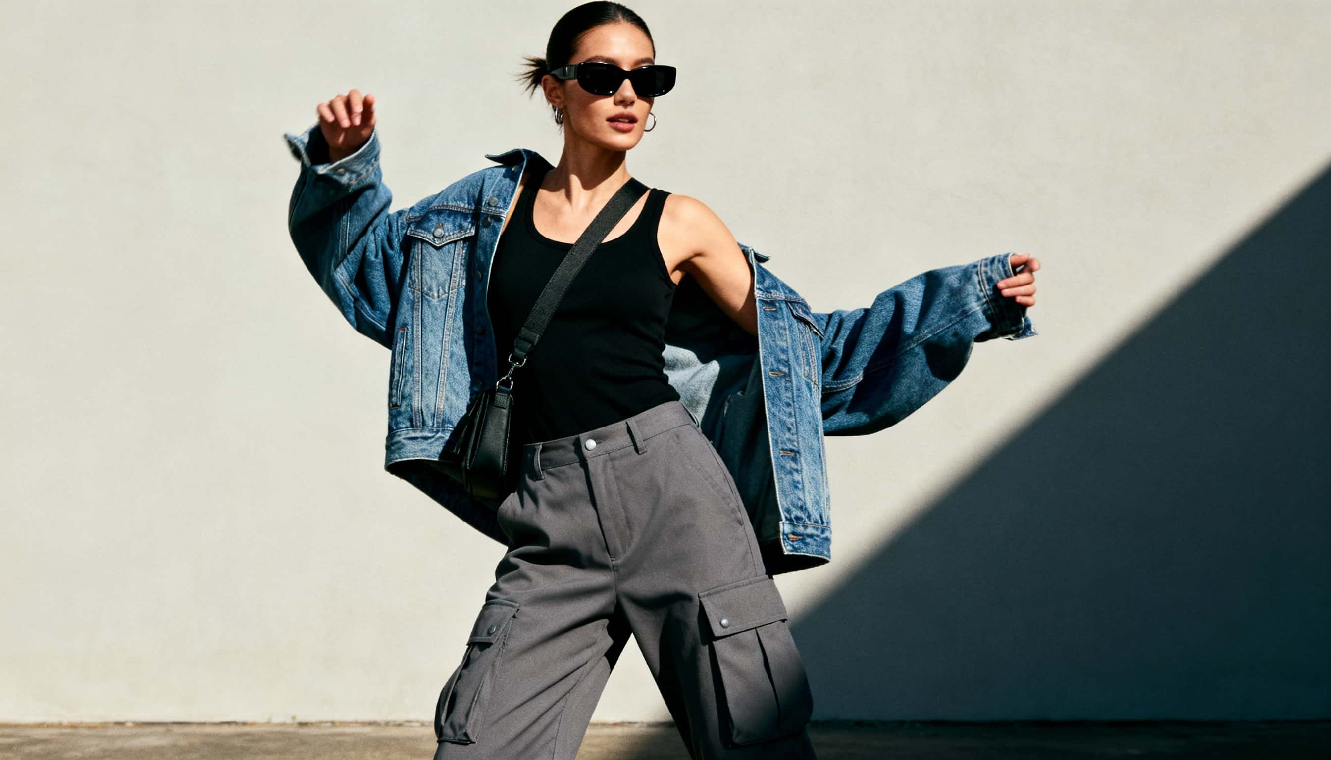 Kargo Pantolon ve Spor Ayakkabı Kullanımı