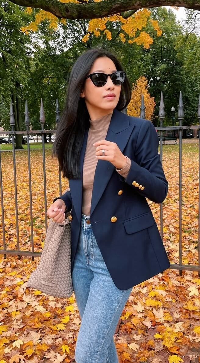 Gri Pantolon ile Lacivert Ceket Kombin