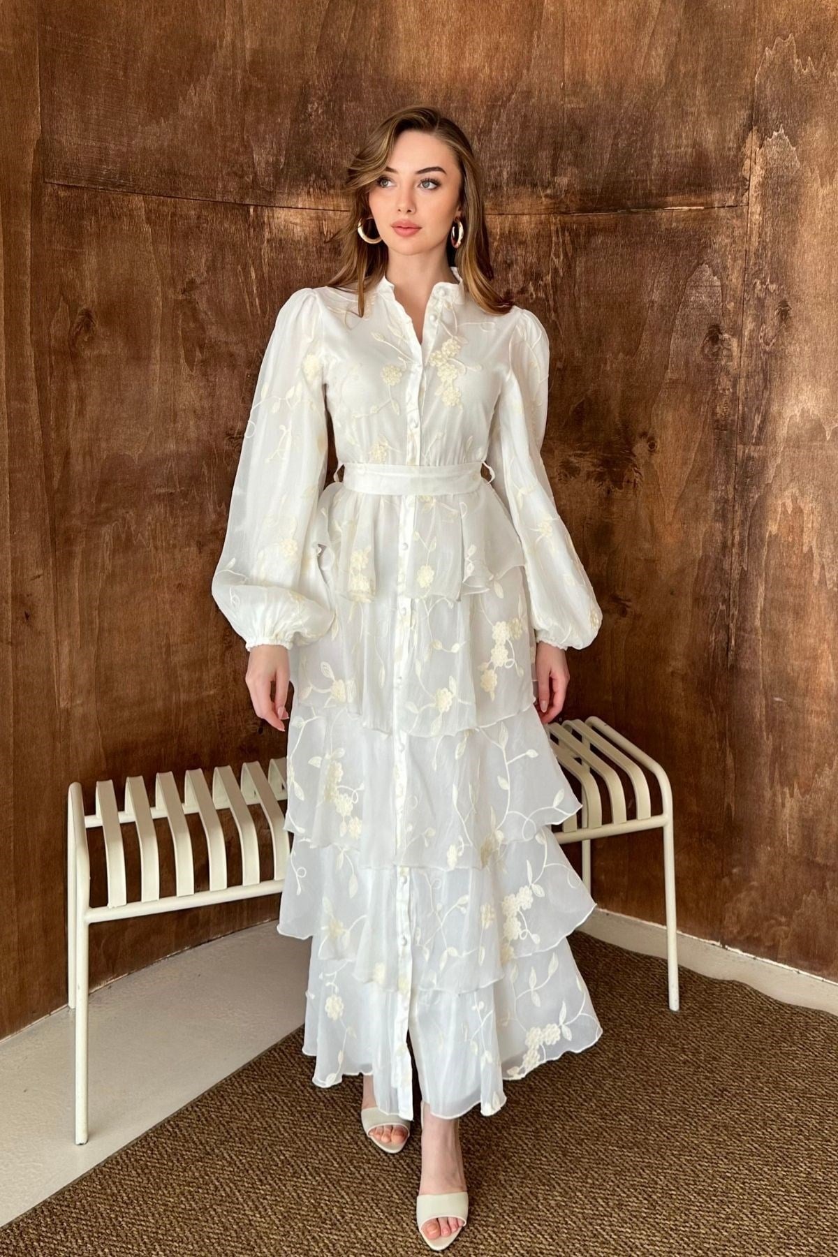 Beyaz Volanlı Kat Kat Elbise