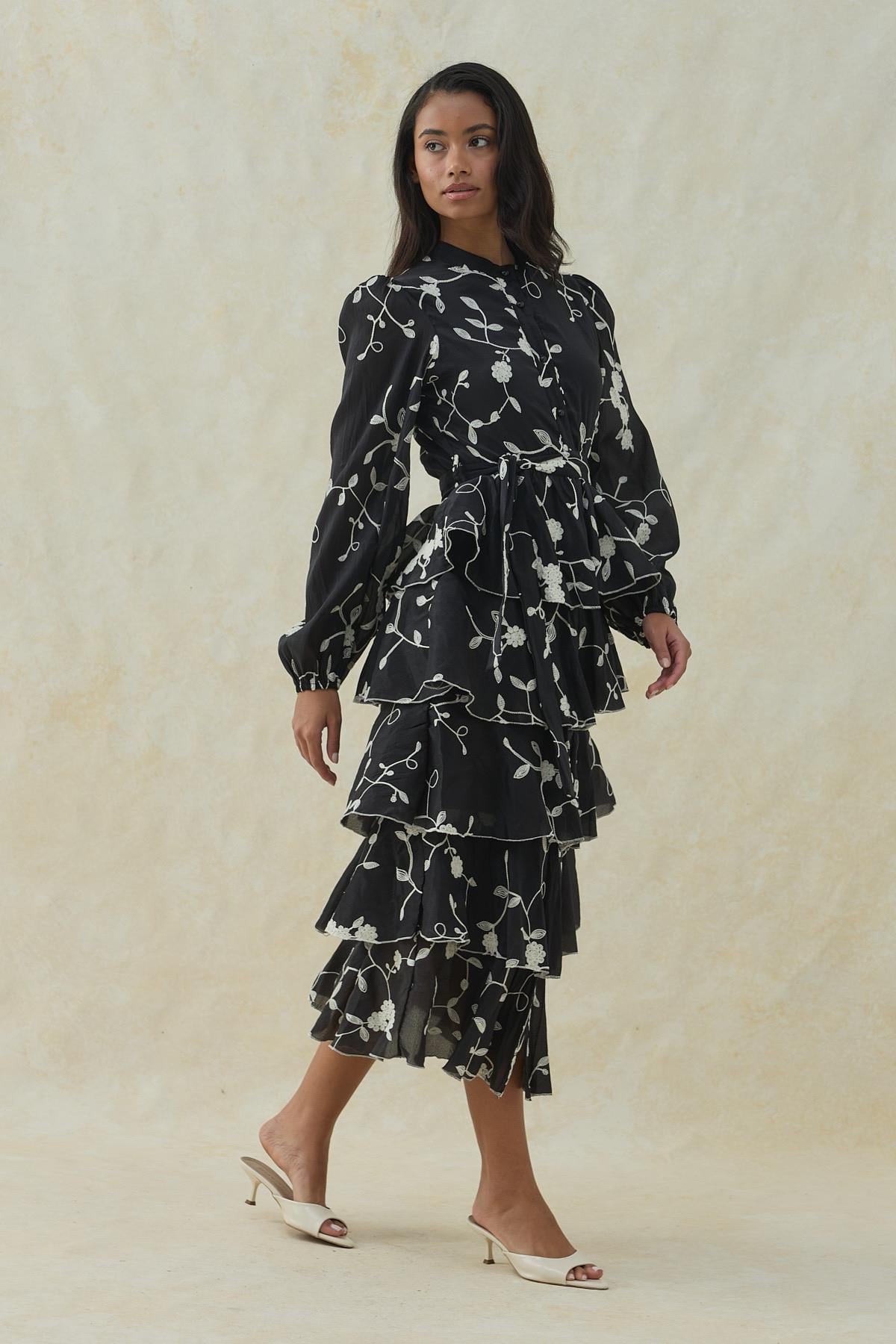 Çiçek Nakış Detaylı Kat Kat Şifon Elbise