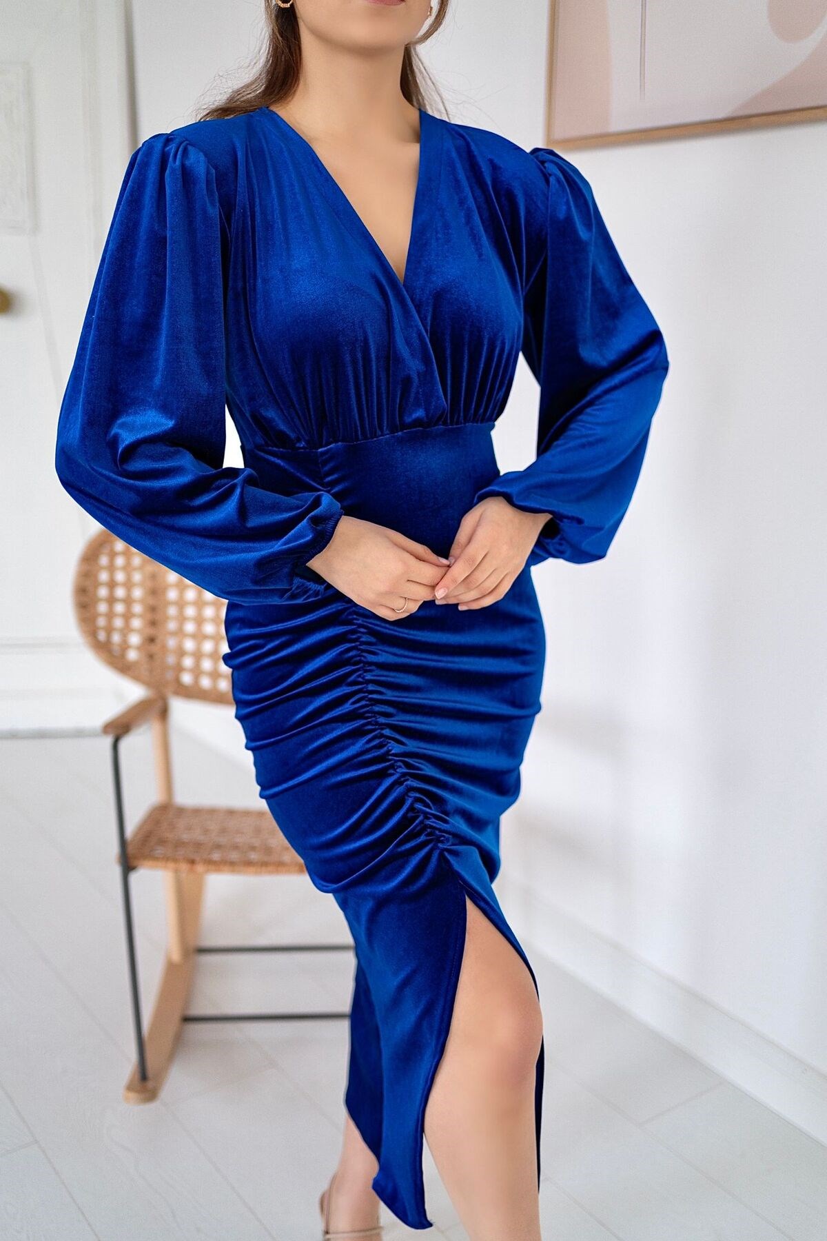 Yırtmaçlı Kadife Elbise - Mavi | elbee.com.tr