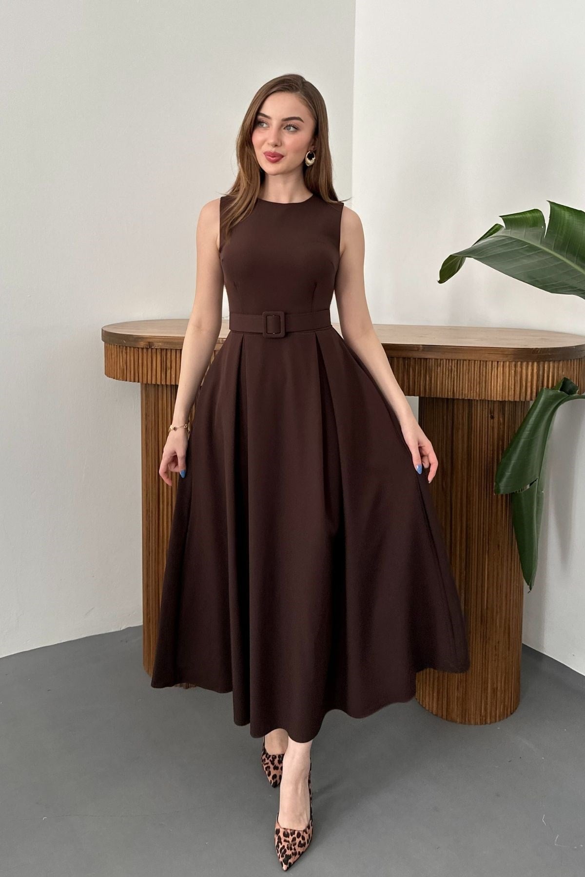 Kahve Halter Yaka Kloş Elbise