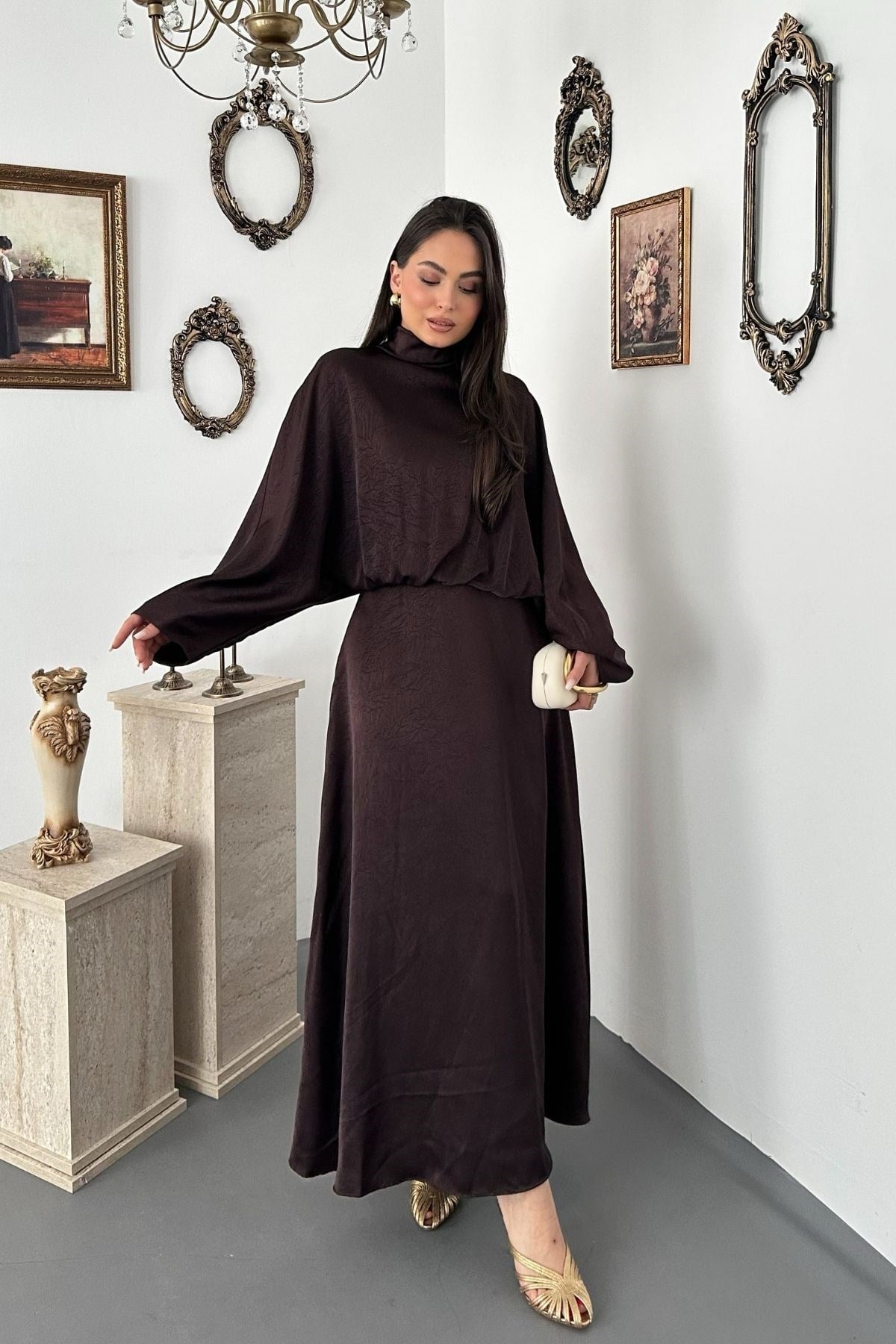 Kahve Jakarlı Saten Elbise