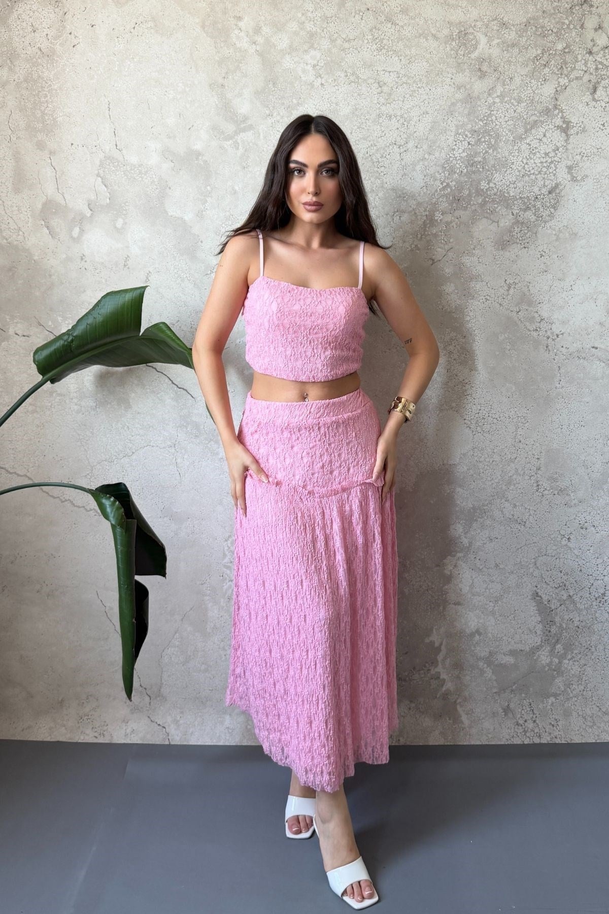 Pembe Dantel Bluz Ve Fırfırlı Etek Takım