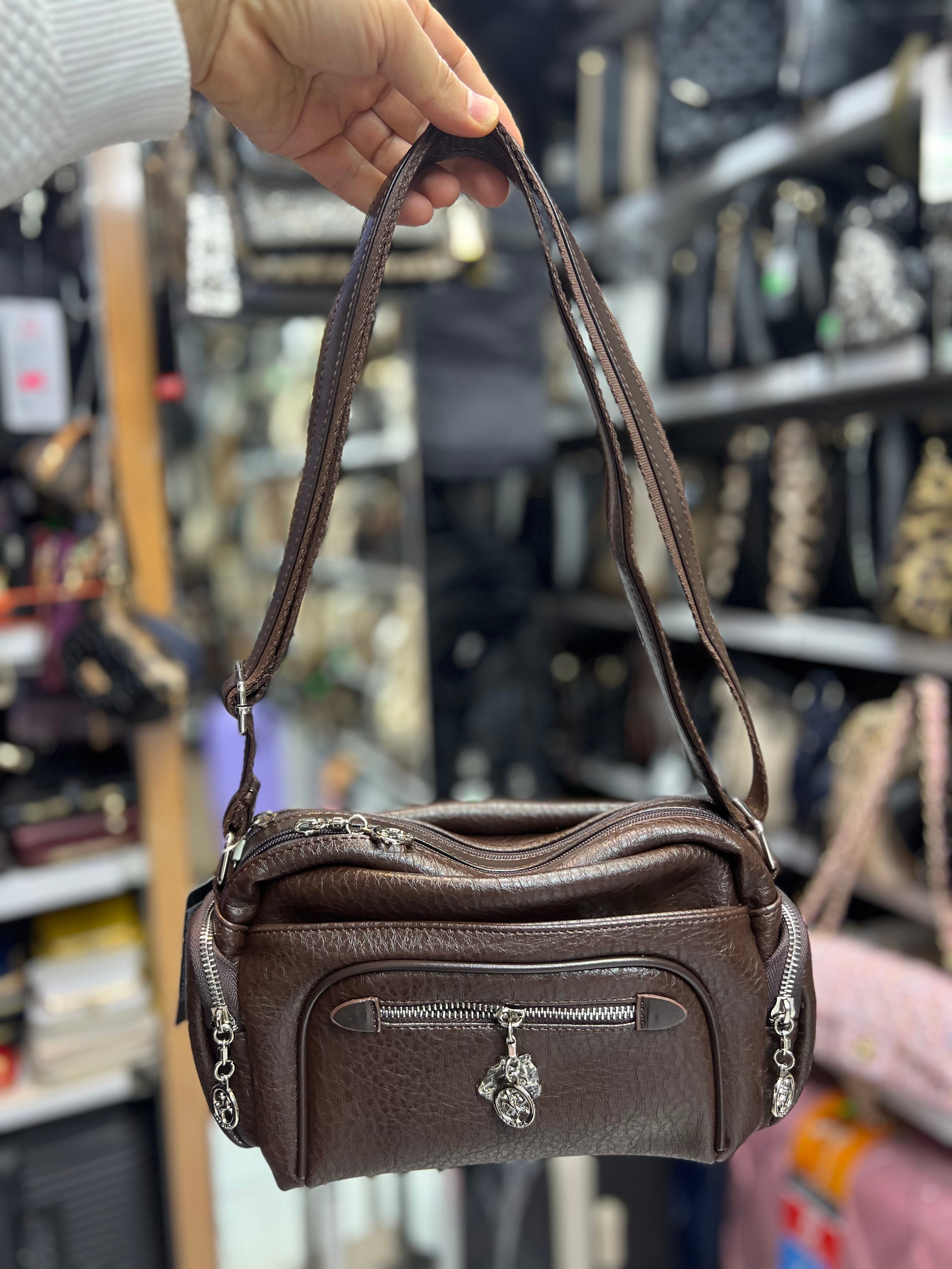 Acı kahve renk 1453 Nas Bags çok gözlü postacı çapraz askılı çanta ebat 26cm16 cm