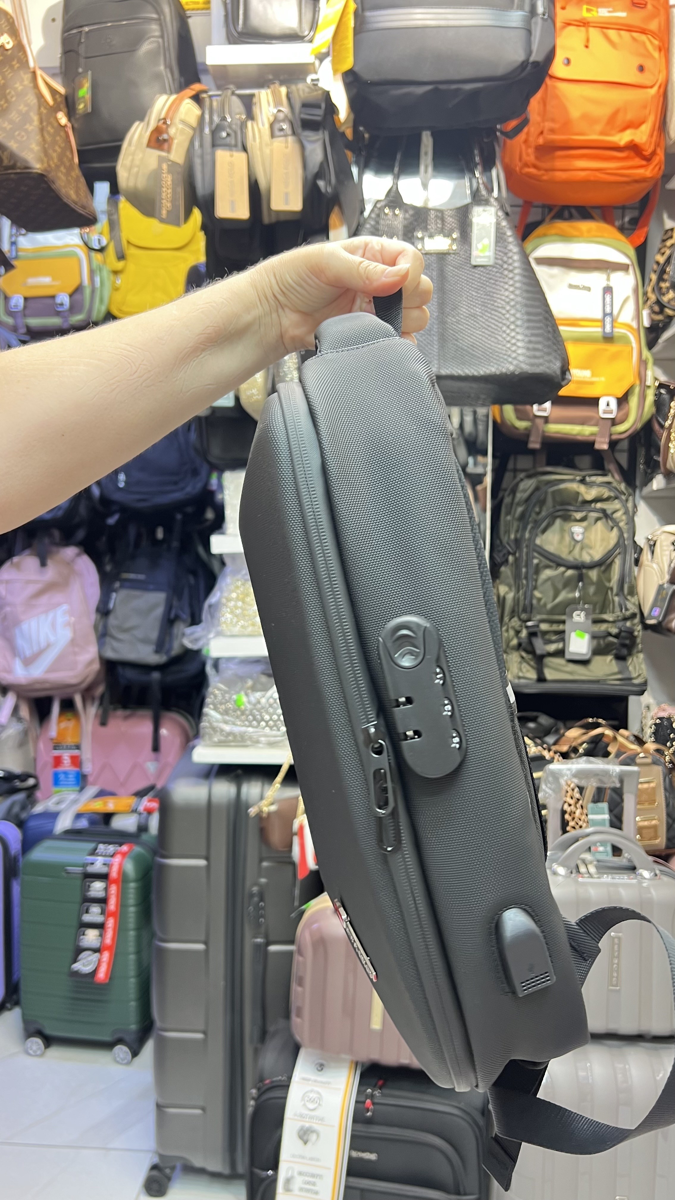 Laptop bilgisayar  sert kabuk laptop çantası ebat 42cm28 a kalite bilgisayar çantası korunaklı 