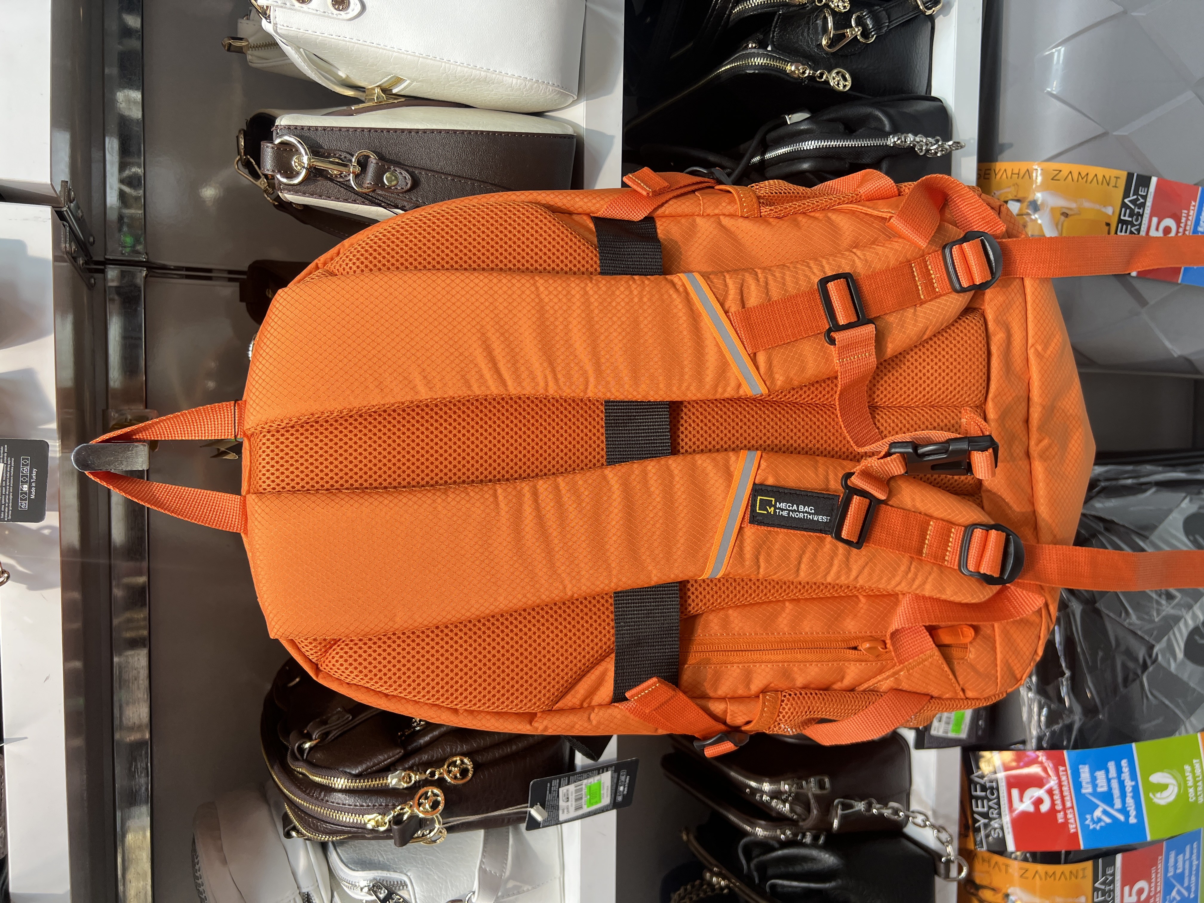 Mega Bags 6017orta boy çok gözlü laptop çantası. Ebat 48cm37