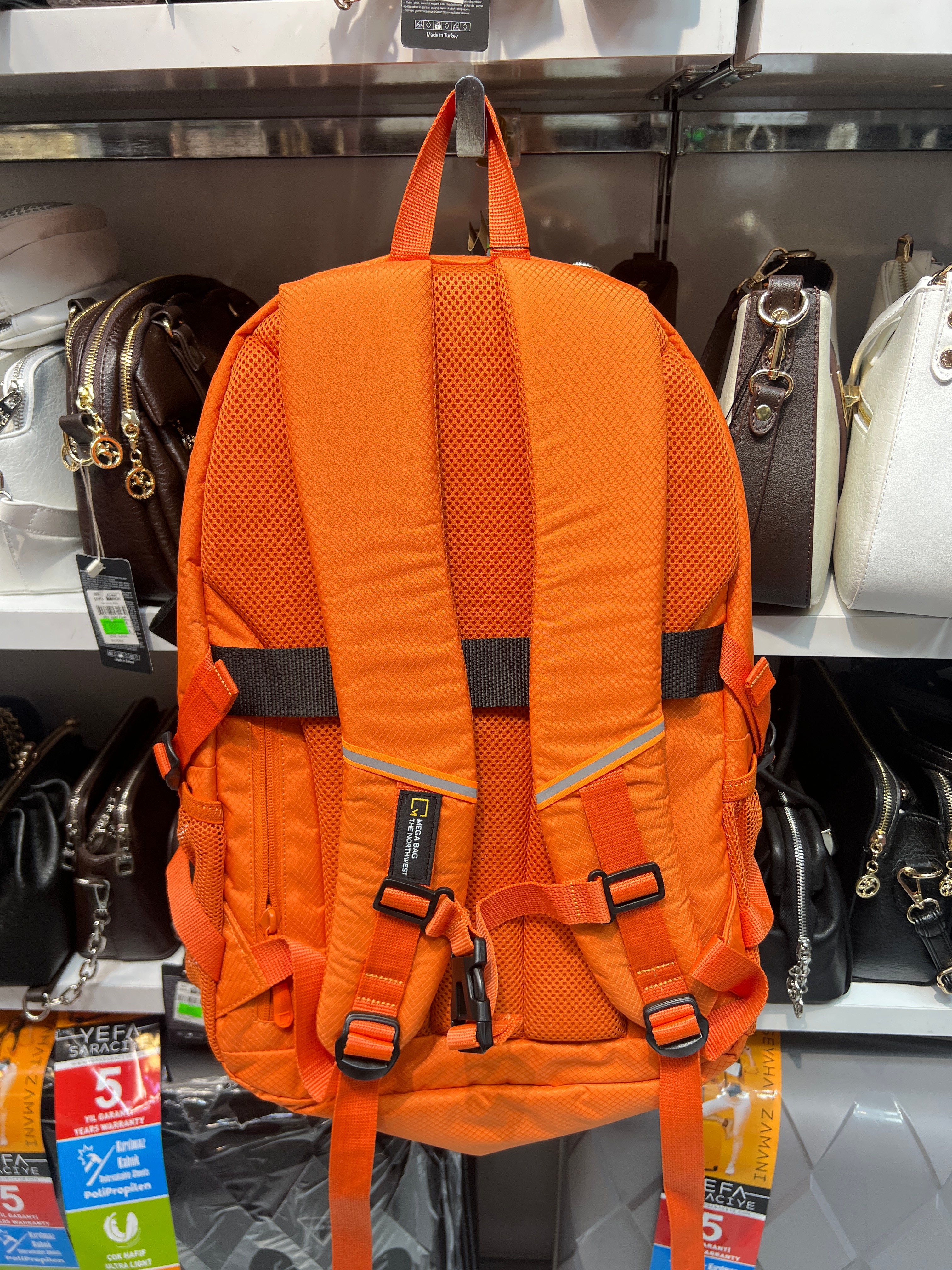 Mega Bags 6017orta boy çok gözlü laptop çantası. Ebat 48cm37
