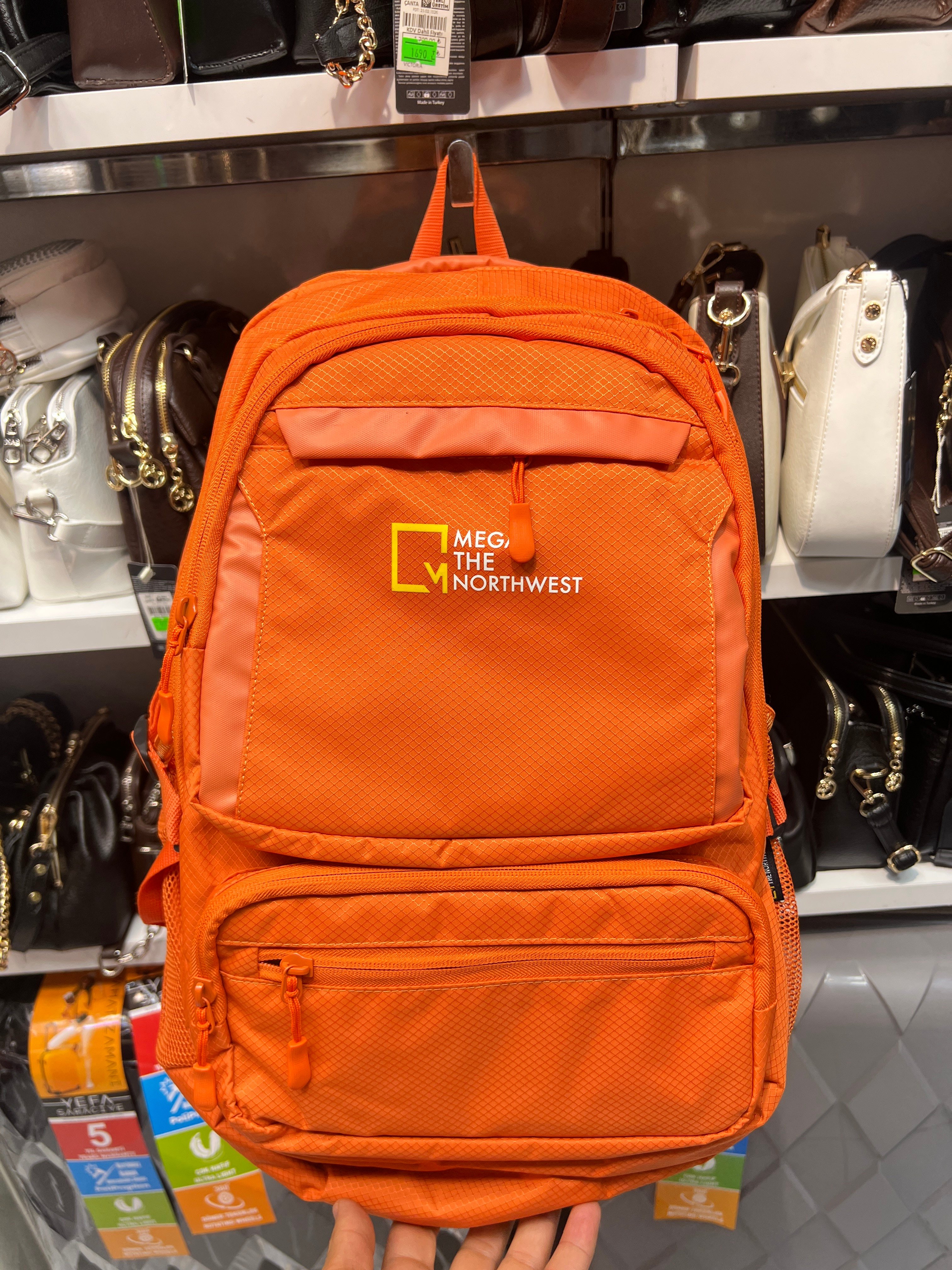 Mega Bags 6017orta boy çok gözlü laptop çantası. Ebat 48cm37