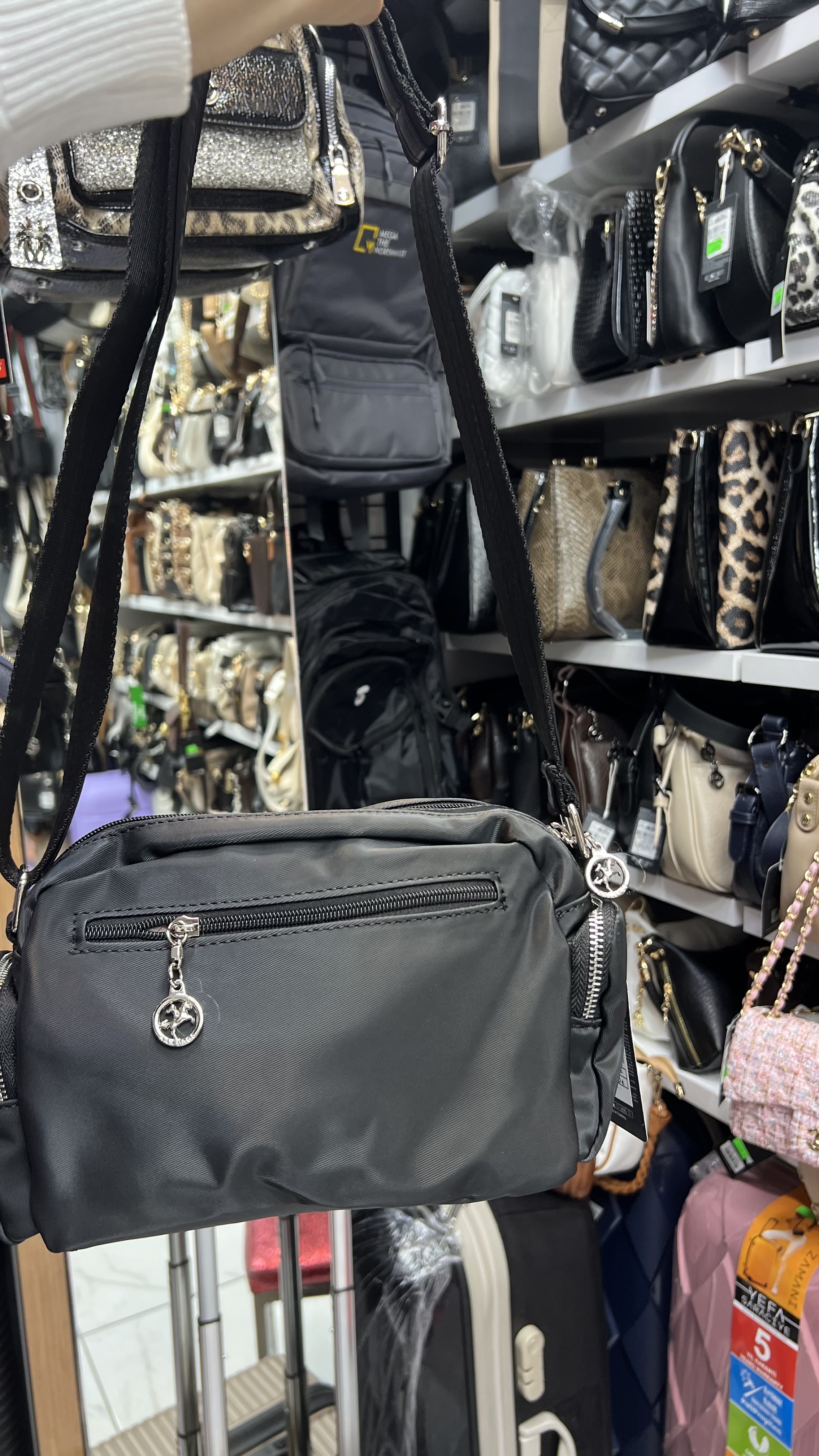 Siyah buzi kumaş  renk 1453 Nas Bags çok gözlü postacı çapraz askılı çanta ebat 26cm16 cm