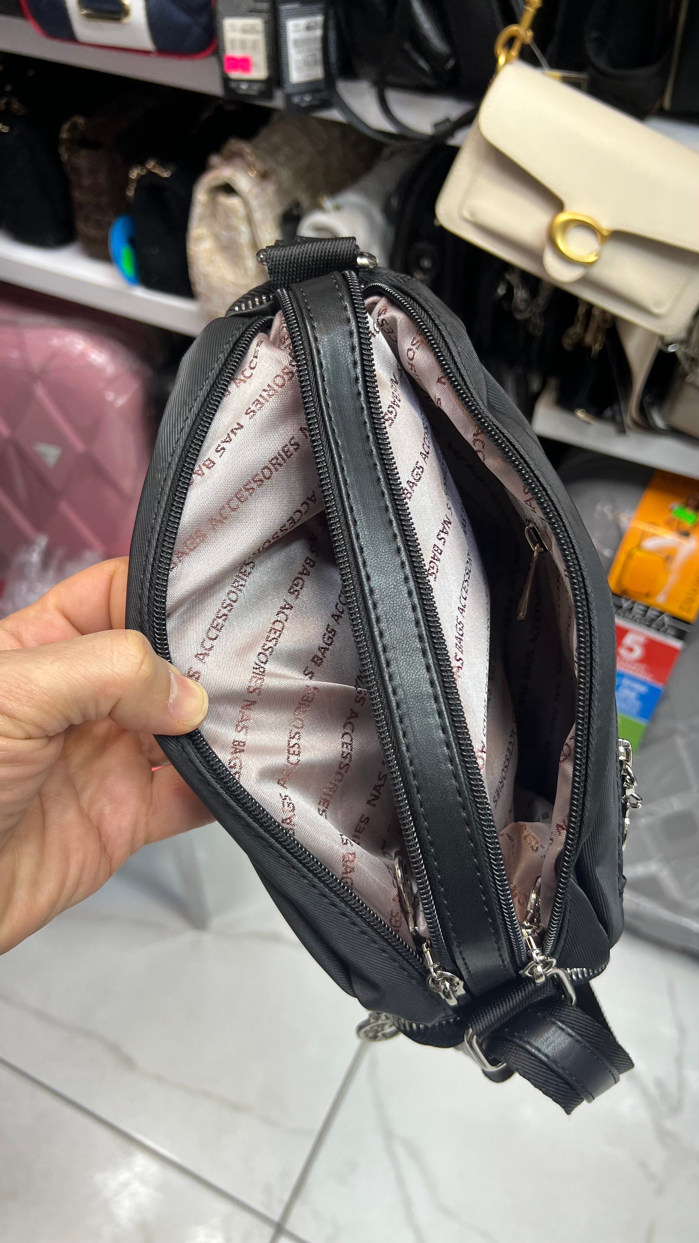 Siyah buzi kumaş  renk 1453 Nas Bags çok gözlü postacı çapraz askılı çanta ebat 26cm16 cm