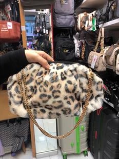 Açık Leopar renk Burslu portföy çanta postacı askılı. 