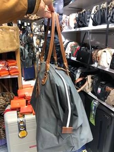 Gri büyük çanta  gözü açık mikili anne bebek veya seyahat için Çantası  en 55cm boy 35cm derinlik 24