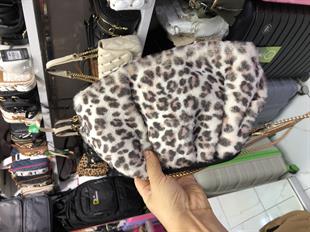 Gri Leopar renk Burslu portföy çanta postacı askılı. 