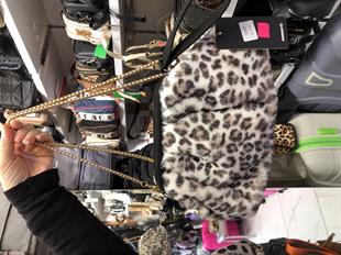 Gri Leopar renk Burslu portföy çanta postacı askılı. 