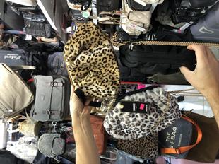 Gri Leopar renk Burslu portföy çanta postacı askılı. 