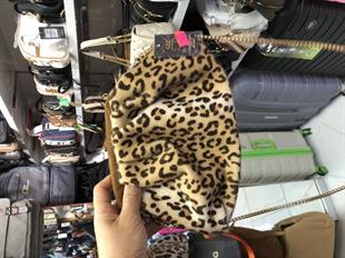 Leopar renk Burslu portföy çanta postacı askılı. 