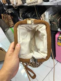 Leopar renk Burslu portföy çanta postacı askılı. 