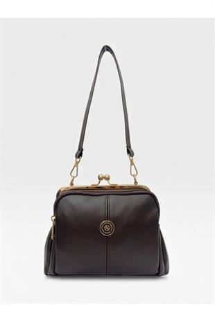 Sanmorris kilipsli çanta el askısı 27 cmdir.  Şık tasarı