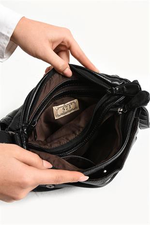 Siyah Yıkanmış Deri Çapraz Askılı Omuz Çantası