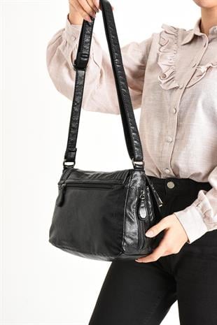 Siyah Yıkanmış Deri Çapraz Askılı Omuz Çantası