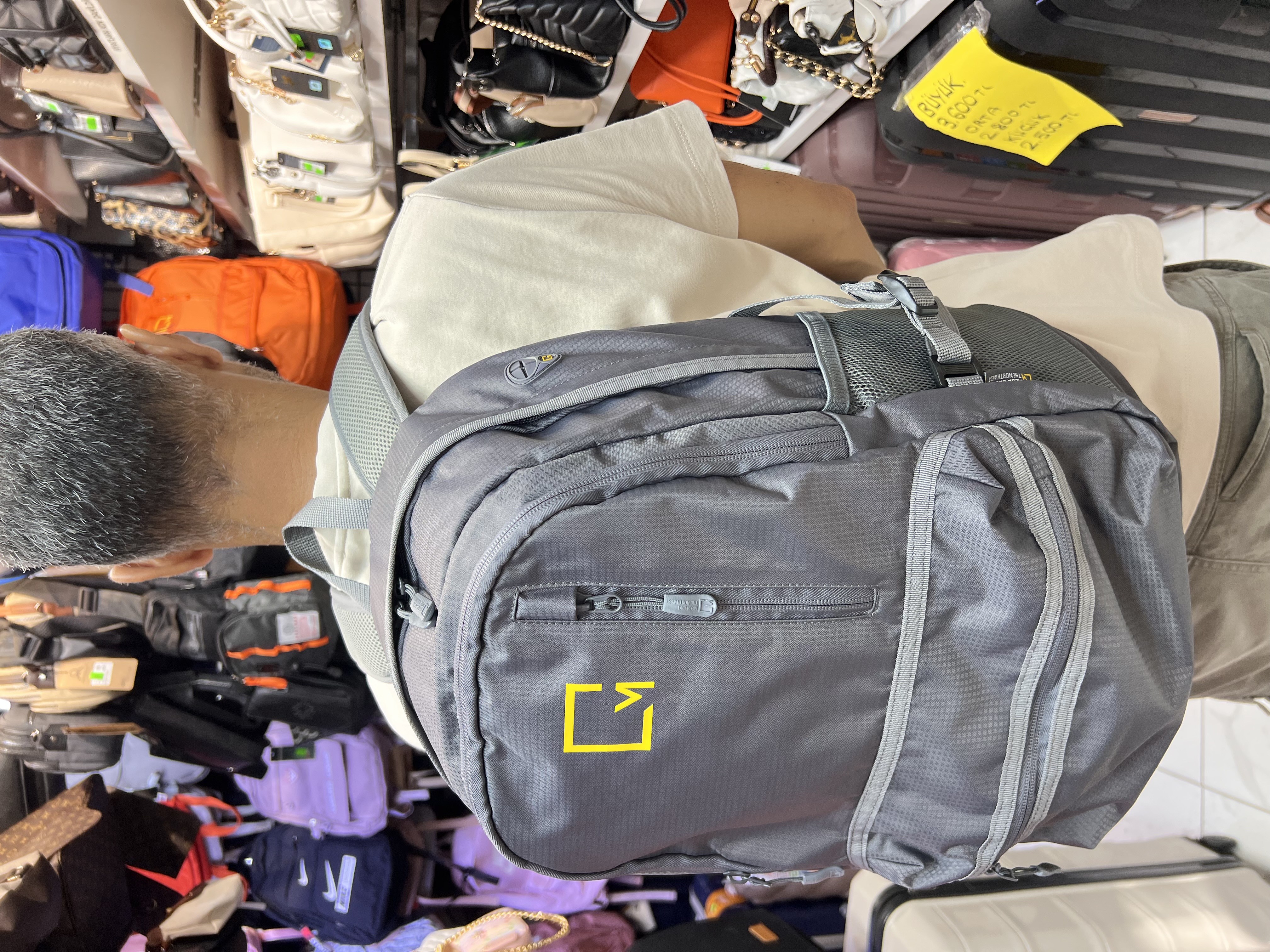 Mega Bags 6011 orta boy çok gözlü laptop çantası. Ebat 48cm37