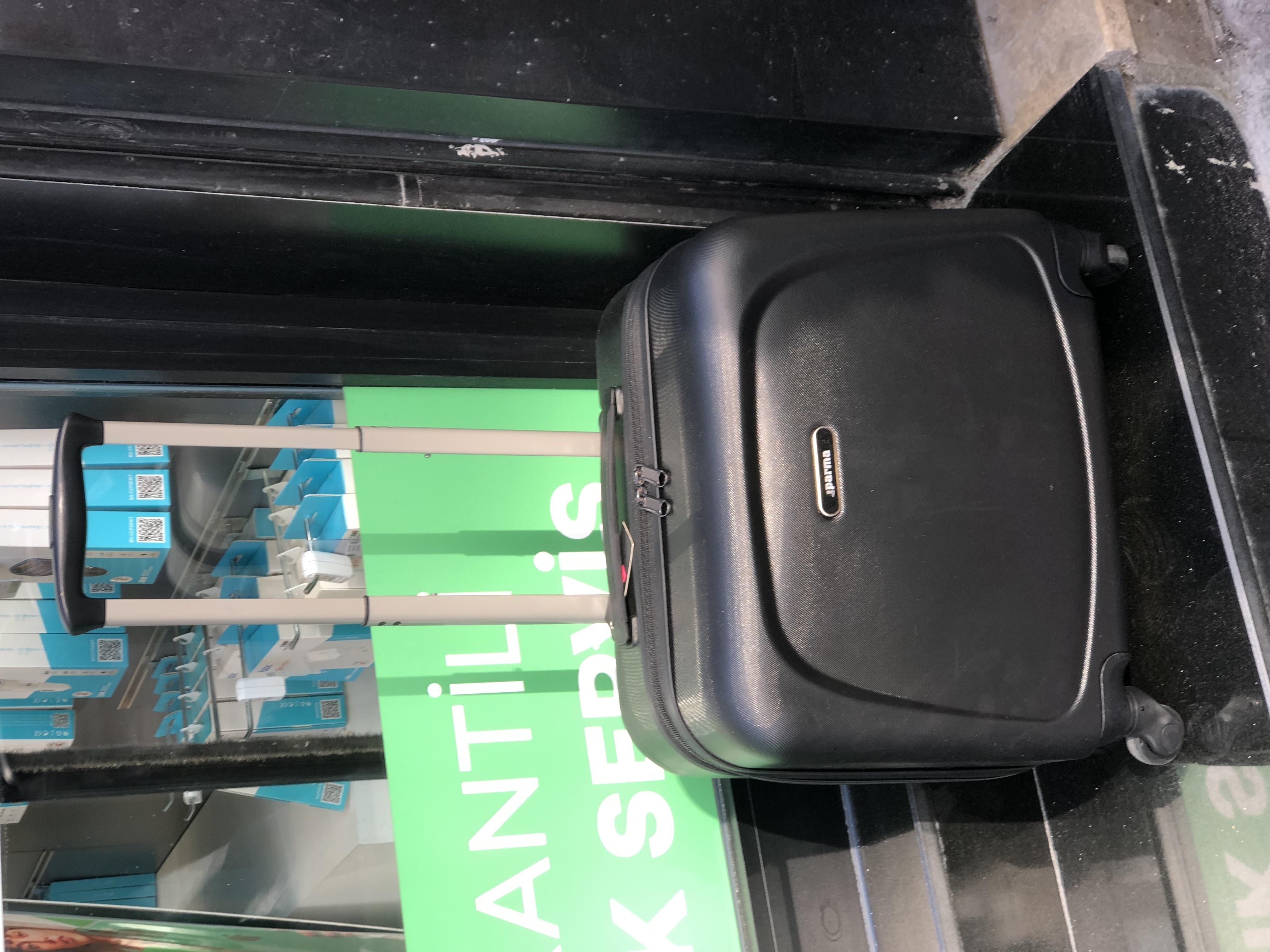 Mika pilot çantası siyah renk kabin boyu 