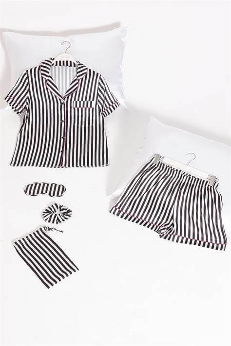 For You Moda 5'li Siyah Beyaz Çizgili Saten Pijama Şort Takım For You Moda 5'li Siyah Beyaz Çizgili Saten Pijama Şort Takım