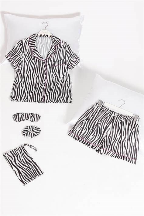 For You Moda 5'li Zebra Desenli Saten Pijama Şort Takım For You Moda 5'li Zebra Desenli Saten Pijama Şort Takım