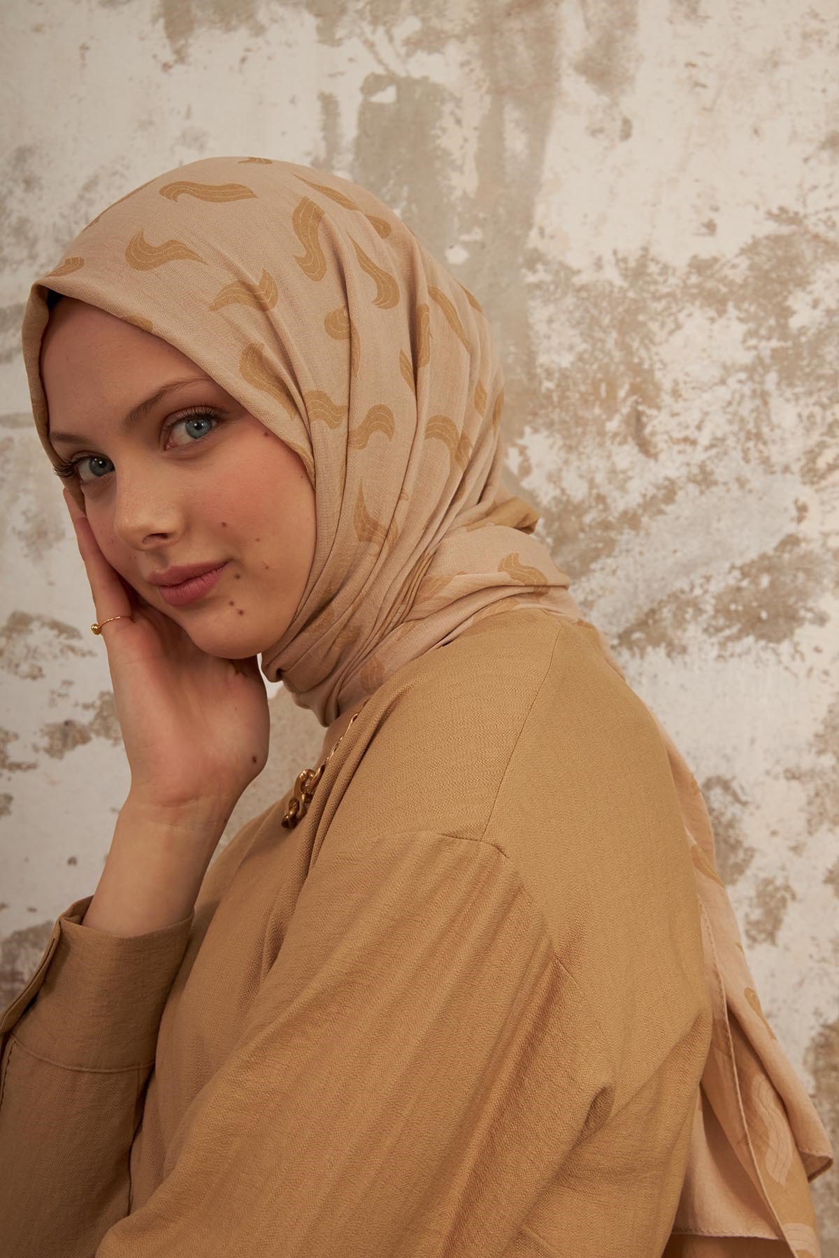 DESENLİ NATUREL KREP ŞAL - KREM