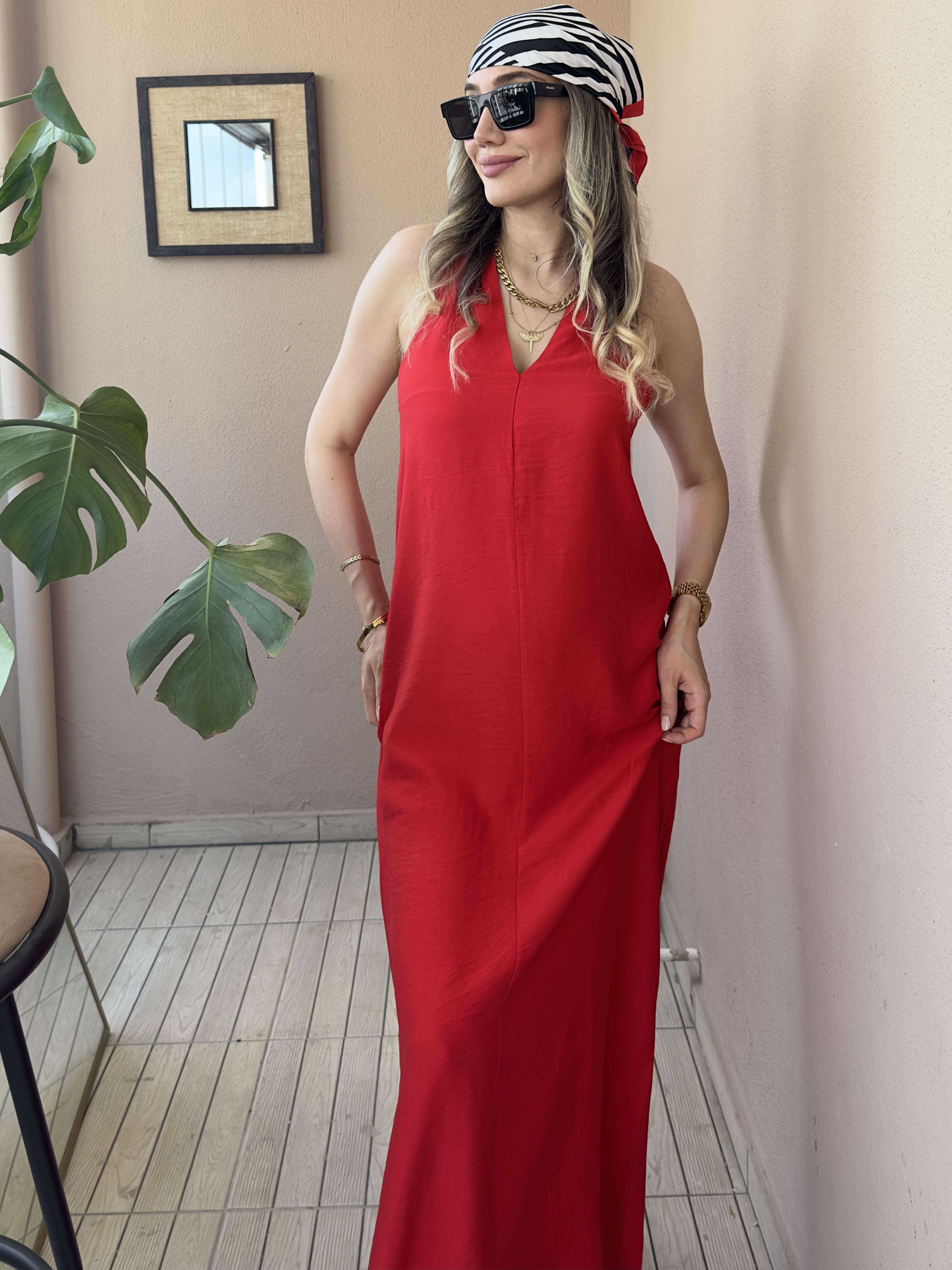 Sırtı çarpaz uzun kırmızı elbise 