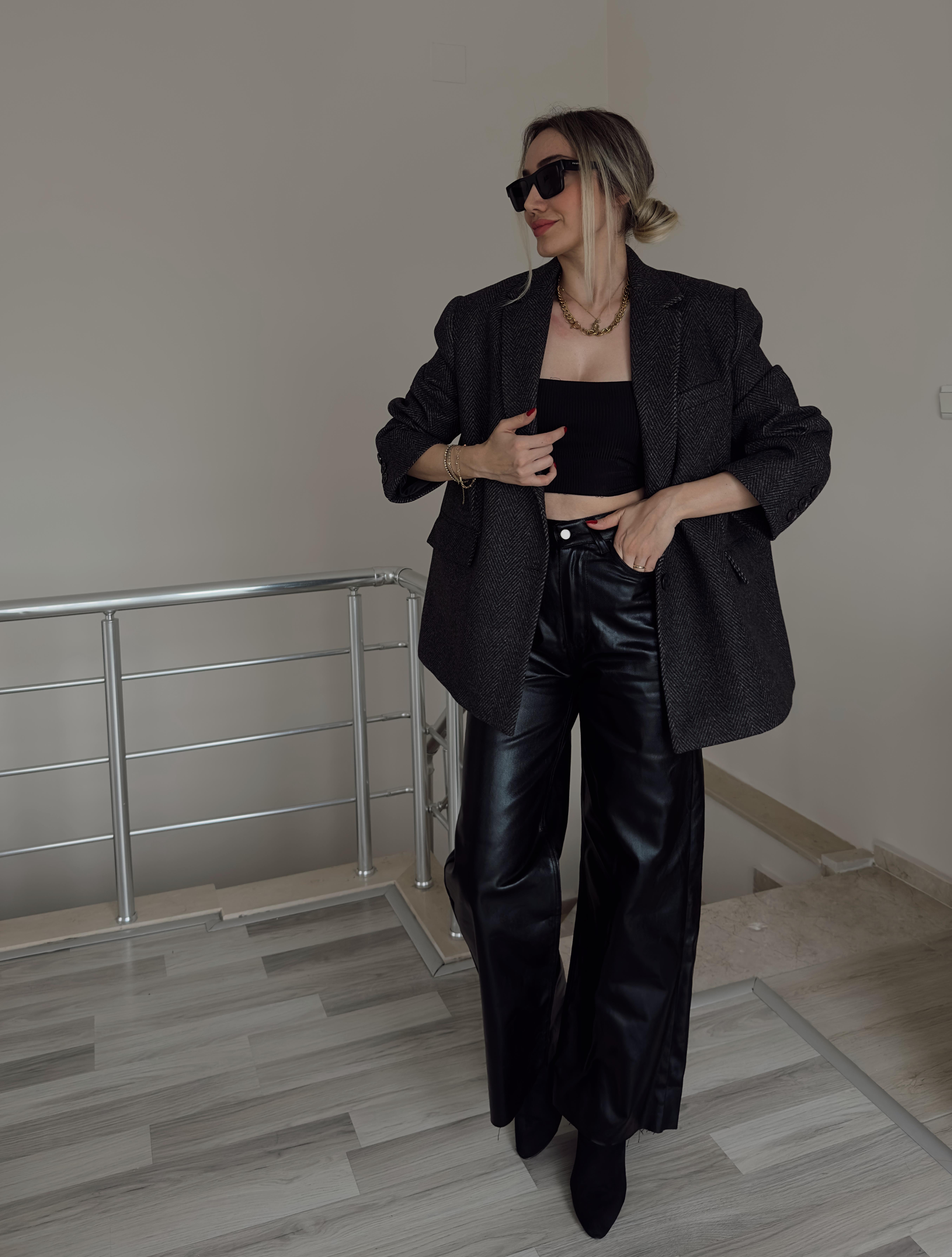 Siyah Deri Görünümlü Pantolon