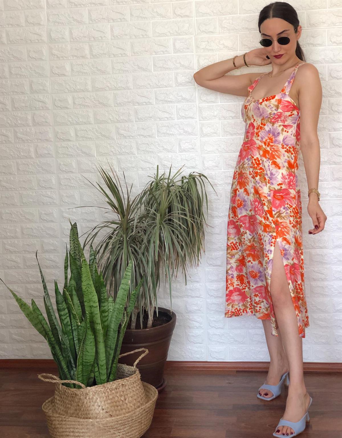 Kalın askılı viskon çiçekli elbise