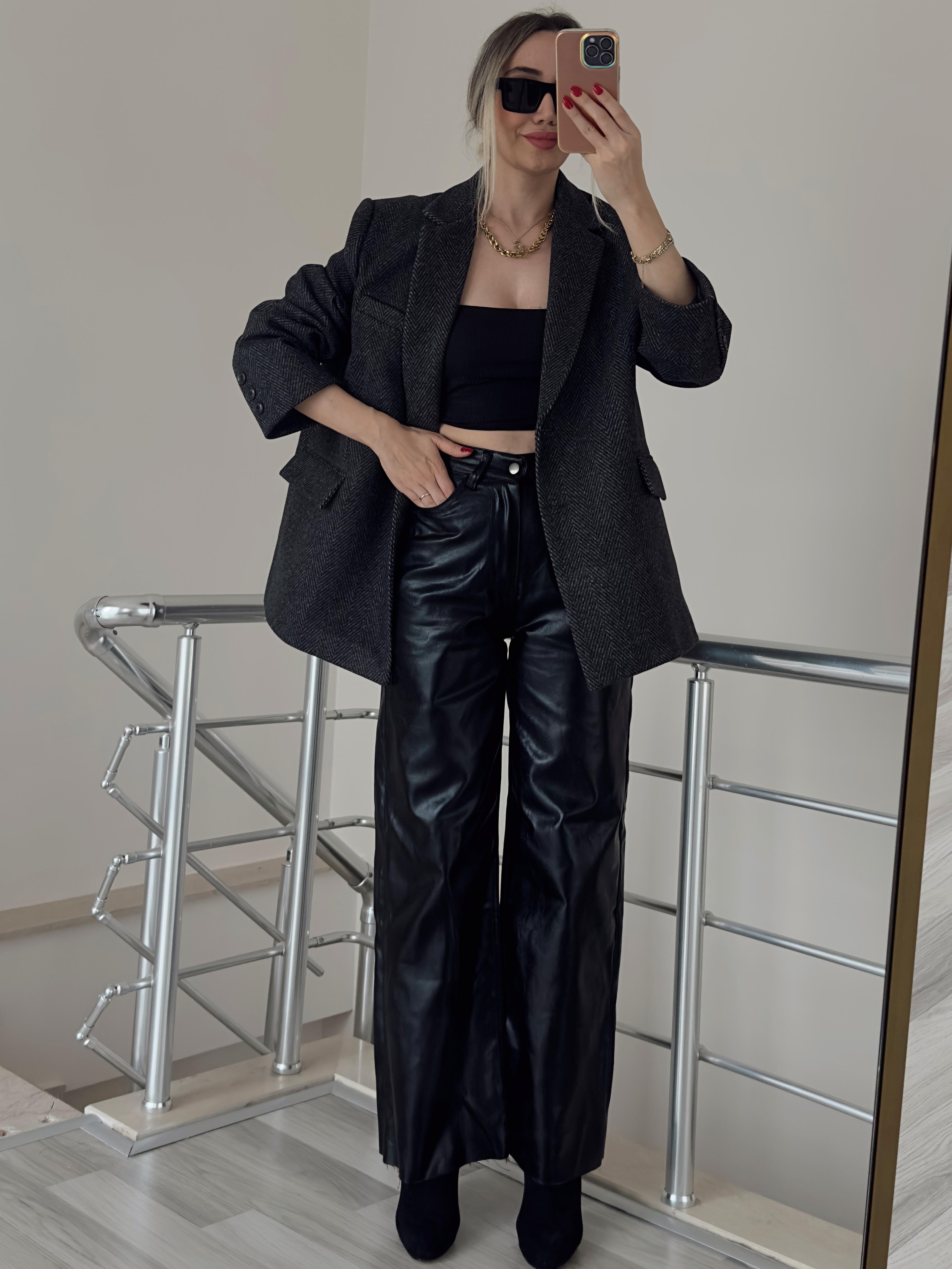 Siyah Deri Görünümlü Pantolon